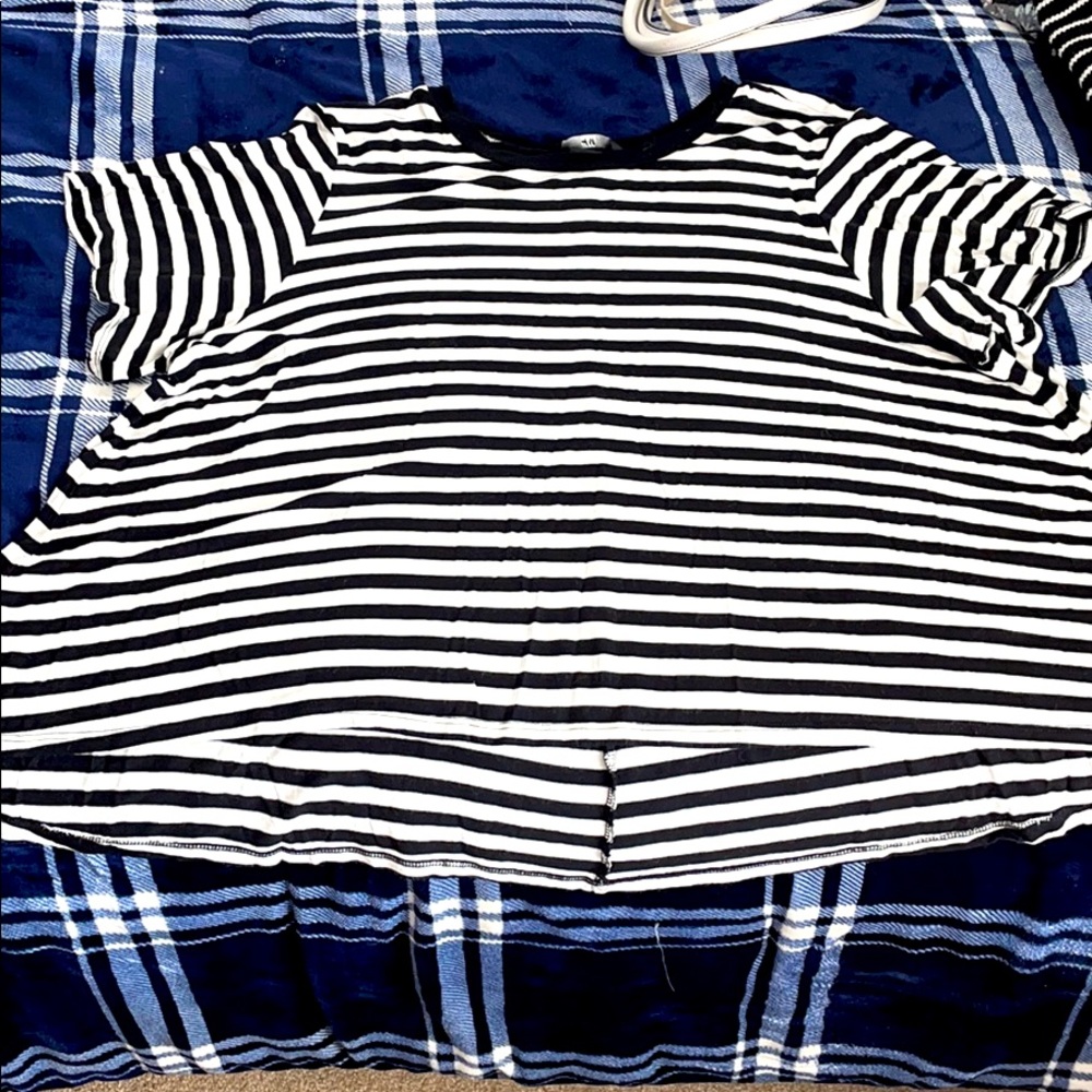 H&M mid-waist top, size L.